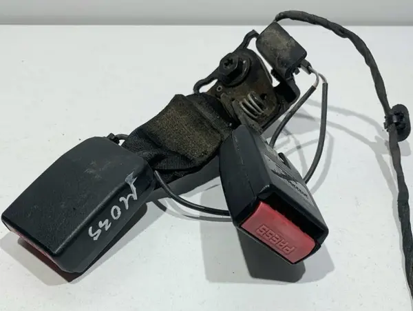 Pretensioner centura de siguranta stanga si mijloc spate 888430005R Renault Megane 3 facelift (2012-2016)