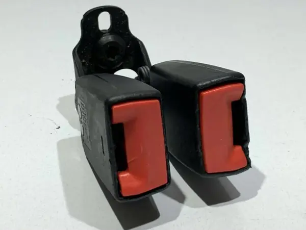 Pretensioner centura dreapta si mijloc spate 4M51-A613K21-AA Ford Focus 2 facelift (2008-2010)