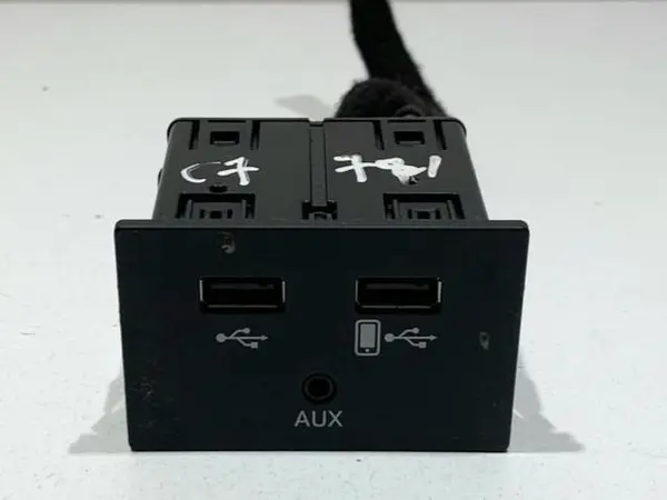 Priza usb / aux 4G0035736 Audi A6 facelift (2014-2018) [4G,C7]