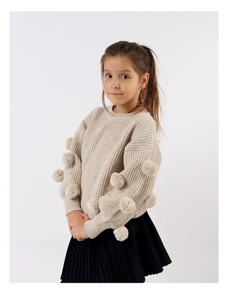 Pulover tricotat cu ciucurasi, model crem