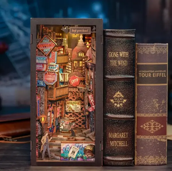 Puzzle 3D 238 piese - Cotor de carte - The Long Goodbye | Robotime