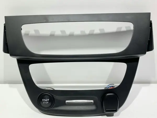 Rama consola centrala 682600003R Renault Megane 3 (2008-2012)