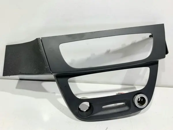 Rama consola centrala 682600003R Renault Megane 3 (2008-2012)