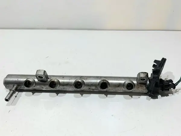Rampa injectie 175216420R Nissan X-Trail 3 (2014-2017) [T32] 1.6 dci r9m
