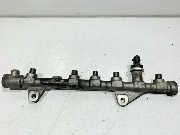 Rampa injectie 8200750048 Renault Scenic 3 (2009-2011) 1.9 DDIS F9Q euro 4