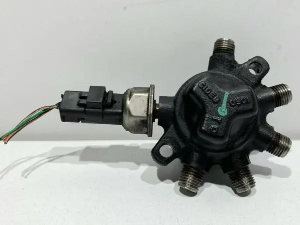 Rampa injectoare 8200584034 Renault Megane 3 (2008-2012) 1.5 dci k9k (830); K9K 830