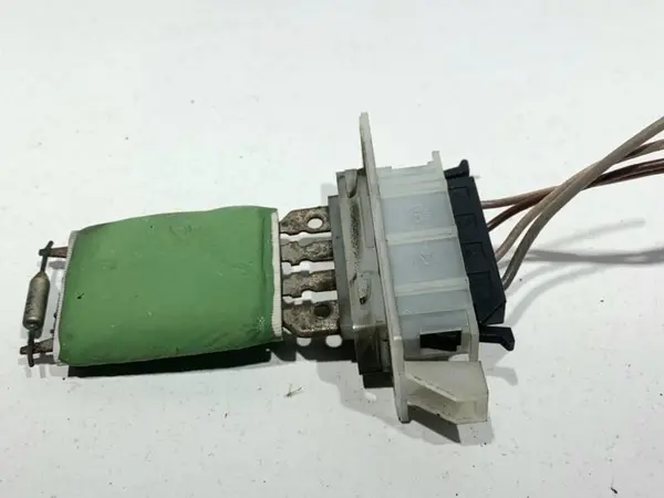 Releu ventilator bord Dacia Sandero 2 (2012-2017) 1.2 benzina D4F (732)