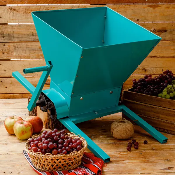RESIGILAT - Zdrobitor manual struguri 20L, capacitate lucru 350 kg/h, tamburi din otel tratat pentru uz alimentar