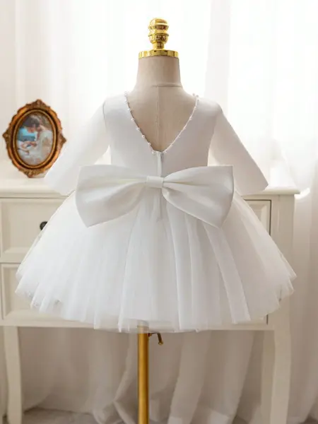 Rochie albă de prințesă, decor cu perle, fundă la spate - 9-12luni (74-80CM)