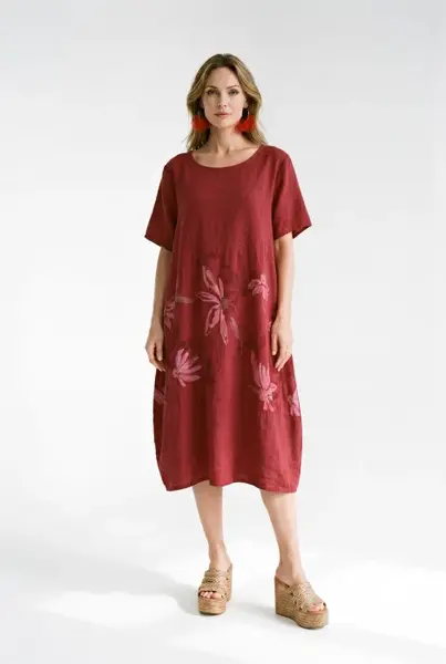 Rochie bordo din in si vascoza cu croi balon si imprimeu floral ton-sur-ton