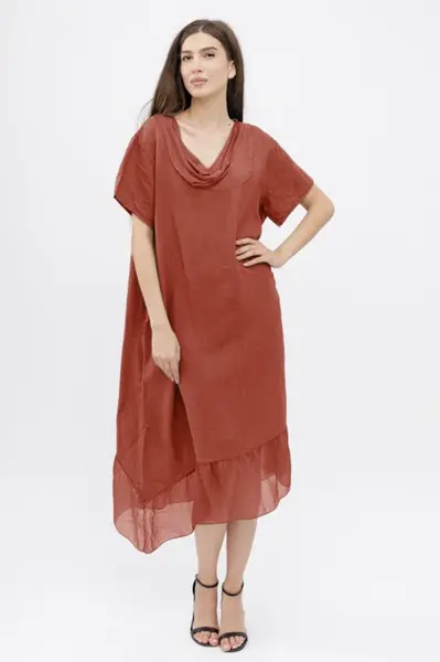 Rochie caramizie usor asimetrica A-line, din in cu guler si volan din matase, oversize