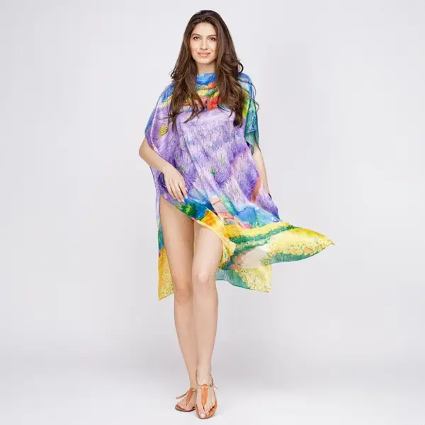 Rochie de plaja tip poncho din matase cu reproducere dupa o pictura cu campuri de lavanda