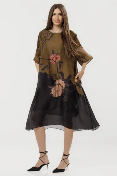 Rochie eleganta satinata A-line cu croiala lejera si imprimeu floral in tonuri de maro si negru