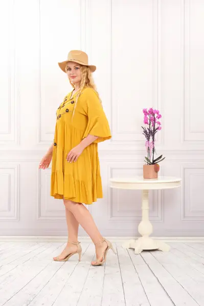 Rochie galbena boho chic cu aplicatie florala cusuta