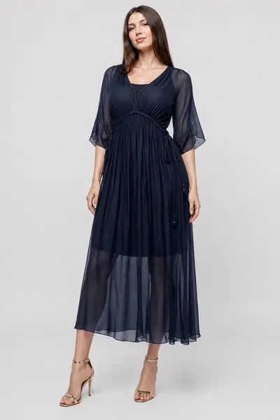 Rochie Goddess din matase si vascoza cu snur impletit pe decolteu si talie, bleumarin