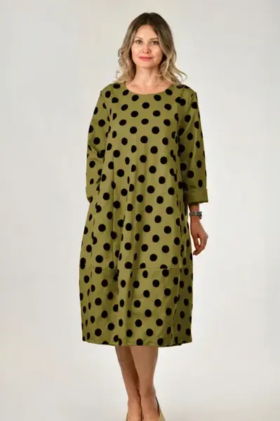 Rochie lalea, verde cu buline embosate, catifelate si croi lejer, din vascoza
