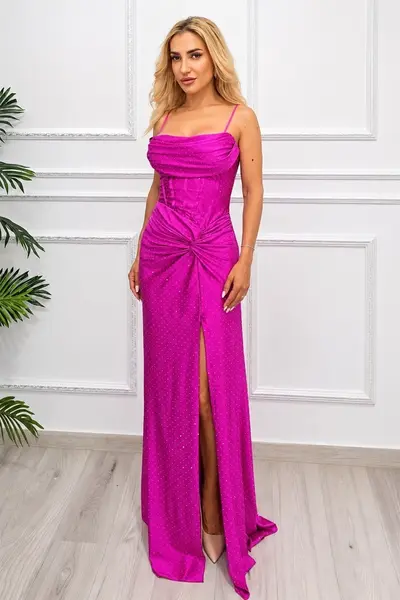 Rochie lunga de ocazie MIRUNEEA, cu crapatura pe picior si cristale, Fucsia, Marime S/M