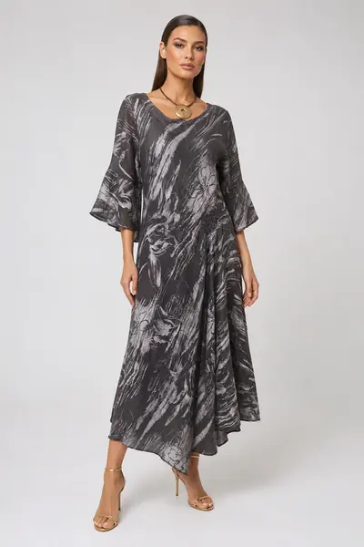 Rochie lunga din in cu imprimeu artistic si fronseu lateral, maro