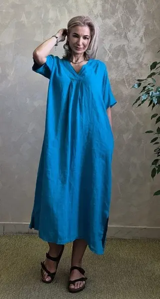 Rochie lunga tip kaftan din in cu croi amplu si decolteu in V, turcoaz