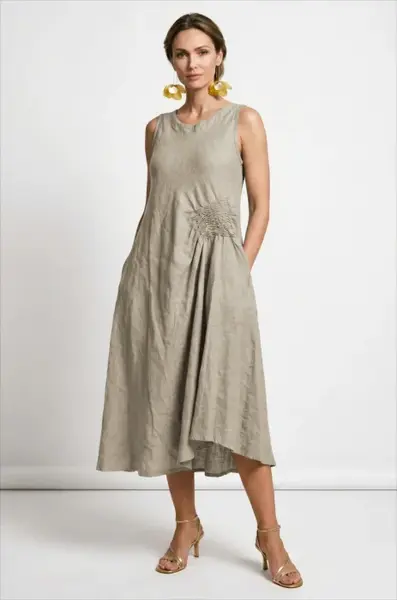 Rochie midi, asimetrica, din in, cu croiala ampla A-line si detaliu drapat, bej
