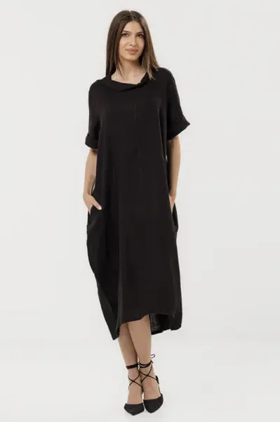 Rochie neagra din in cu croiala oversized si guler lejer, intors