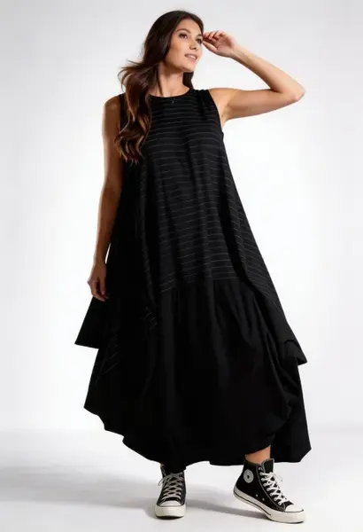 Rochie neagra in colturi cu dungi fine oversized cu volum arhitectural , stil urban chic