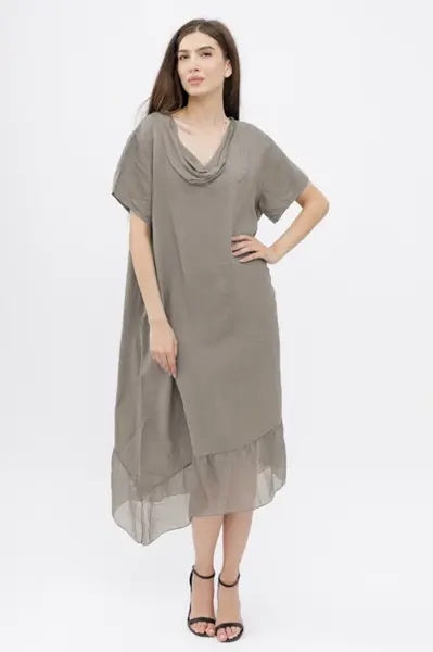Rochie oversize usor asimetrica A-line, din in cu guler si volan din matase, bej inchis