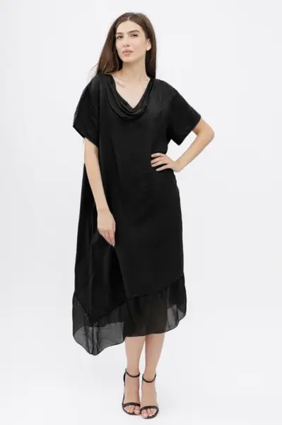 Rochie oversize usor asimetrica A-line, din in cu guler si volan din matase, neagra