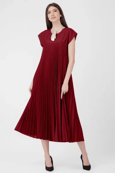 Rochie plisata A-line lunga, material fin si usor creponat, bordo