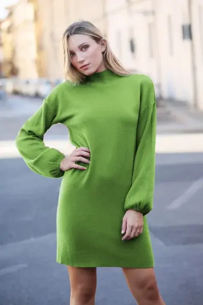Rochie scurta tricotata cu maneca bufanta, verde olive