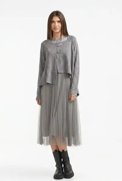 Rochie suprapusa din tulle cu puloveras cu nasturi metalici gri