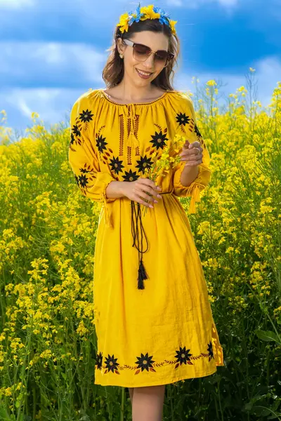 Rochie traditionala galbena Alessia din bumbac cu broderie florala