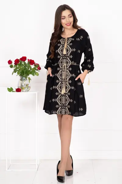 Rochie traditionala neagra Hortensia cu broderie geometrica bej