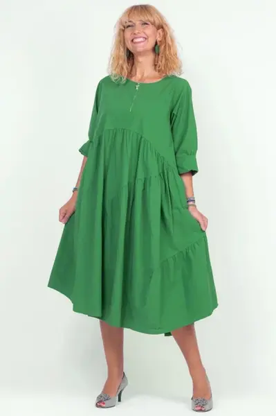 Rochie verde oversize, cu maneca scurta, cu trei volane asimetrice, din poplin satinat