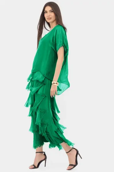 Rochie verde smarald din matase si vascoza cu volane franjurate suprapuse