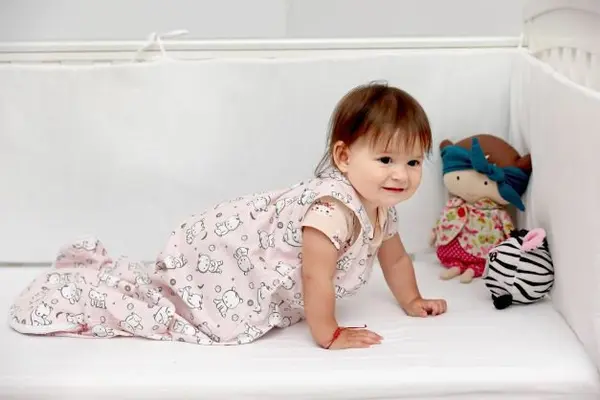Sac de dormit copii 0.8 tog KidsDecor Baby Bear roz din bumbac 60 cm