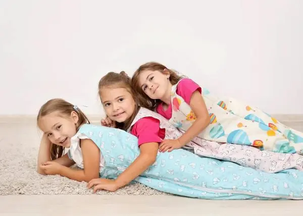 Sac de dormit copii 1 tog KidsDecor Ursi Polari din bumbac 60 cm