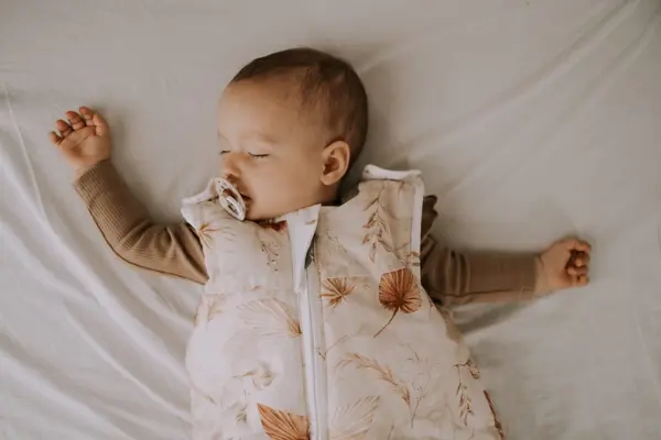 Sac de dormit din bumbac 0-24 luni Grow with me Boho Sand Sleepee 2,5 tog