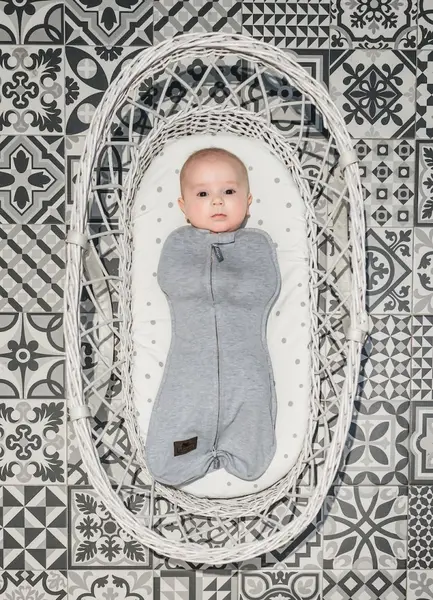 Saculet swaddle pentru infasat nou nascut + caciulita First Step bej Sleepee