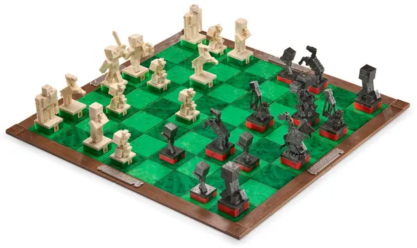 Şah Noble Collection - Minecraft: Overworld Heroes vs. Hostile Mobs Chess Set