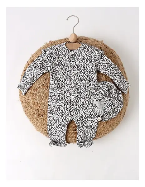Salopeta cu botosei si turban animal print, roz