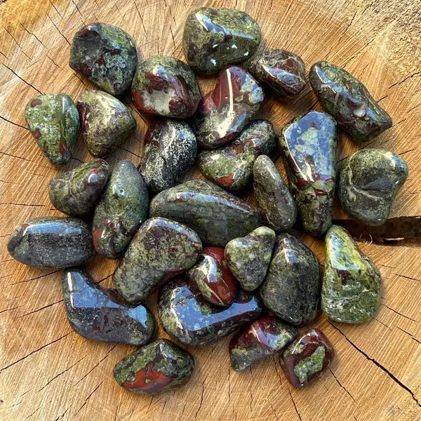 Sangele dragonului piatra rulata