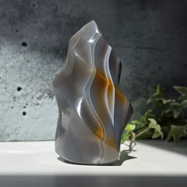 Sculptura forma flacara din agat m3