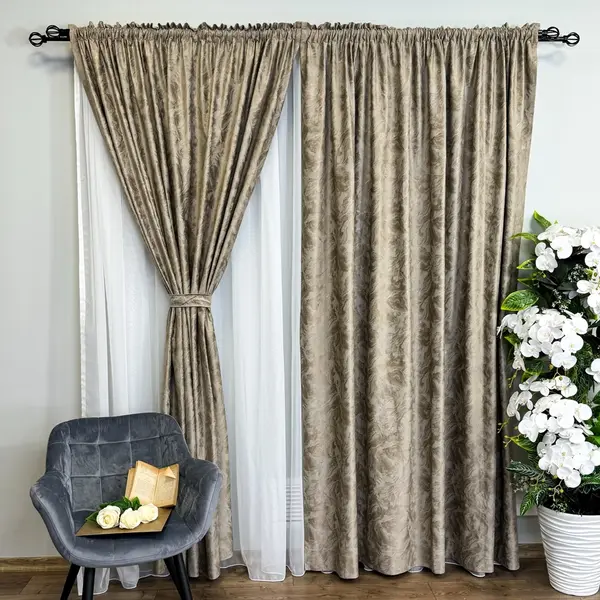 Set 2 Draperii Catifea MYKONOS cu valuri rafinate aurii, Cappuccino - New V6, 140cm latime x 260cm inaltime, cu tiv lat pt bara