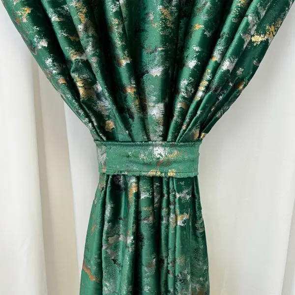 Set 2 Draperii Catifea Nikko cu insertii aurii - 2m latime x 2.50m inaltime x Tiv lat, Verde Smarald - V12