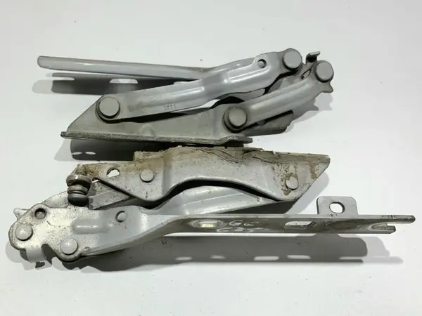 Set balamale capota fata culoare argintie - la7w 1KM823302 Volkswagen Golf 6 (2008-2013)