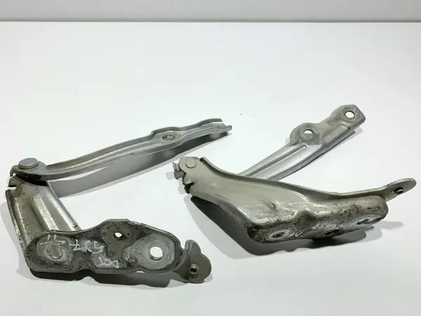 Set balamale capota fata culoare argintie -la7w 5E0823301 Skoda Octavia 3 (2013-2017 )