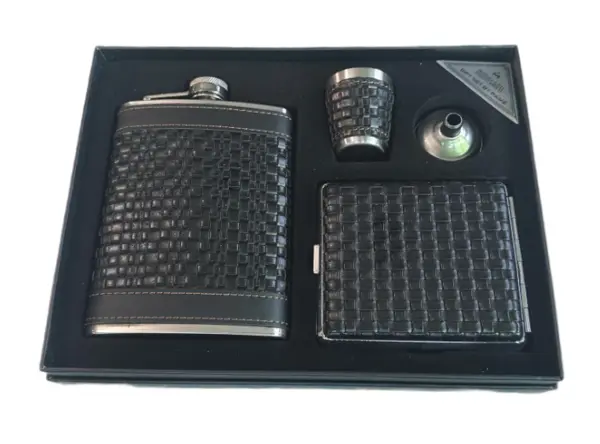 Set cadou format din 4 piese plosca palnie pahar tip shot si tabachera NEGRU CU MODEL