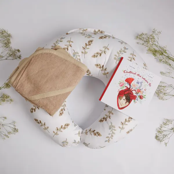 Set Cadou pentru Gravide cu perna alaptare, prosop 100x100 cm + BONUS carte CADOU