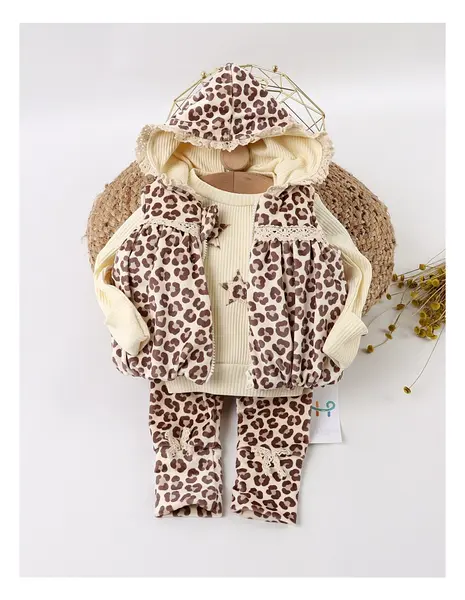 Set catifelat, 3 piese cu vesta Leopard, crem
